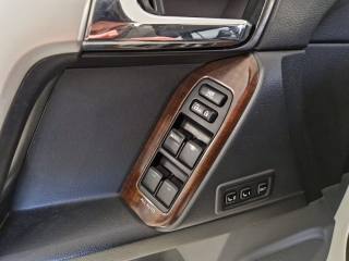 TOYOTA Land Cruiser usata, con Sedile posteriore sdoppiato