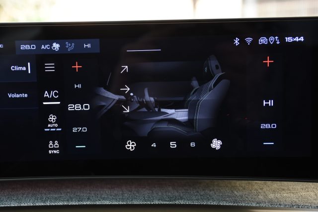 PEUGEOT 3008 usata, con Volante multifunzione