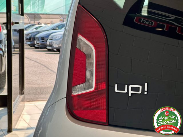 VOLKSWAGEN up! usata, con Autoradio