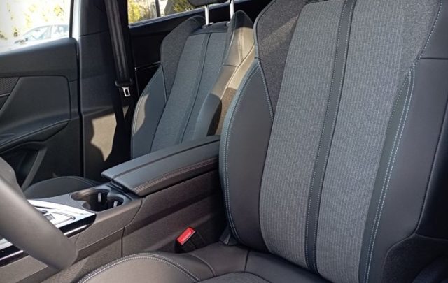 PEUGEOT 5008 usata, con USB