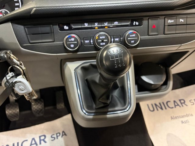 VOLKSWAGEN Caravelle usata, con USB