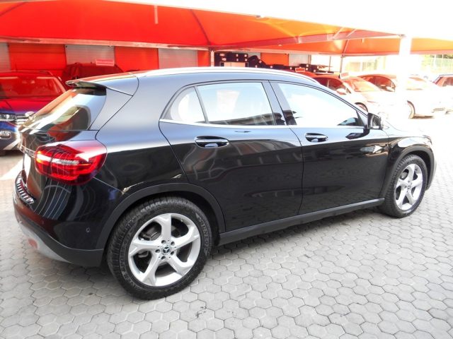 MERCEDES-BENZ GLA 180 usata, con Alzacristalli elettrici