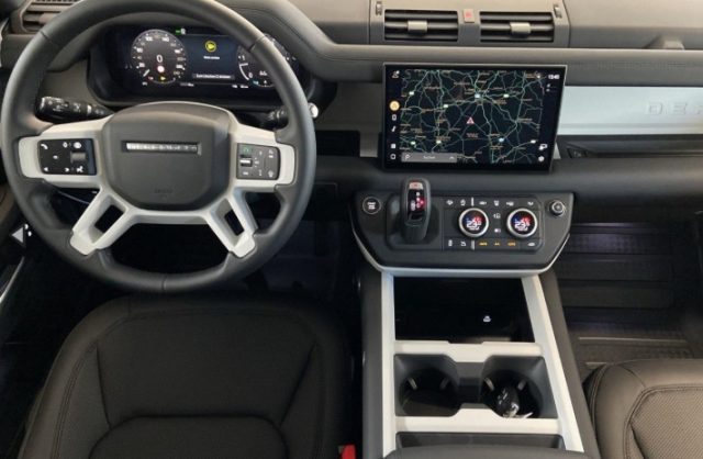 LAND ROVER Defender usata, con Climatizzatore
