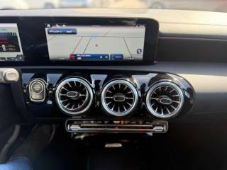 MERCEDES-BENZ CLA 200 usata, con Regolazione elettrica sedili