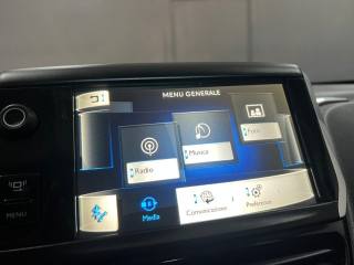 PEUGEOT 208 usata, con Autoradio