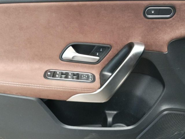 MERCEDES-BENZ A 180 usata, con Sedili riscaldati