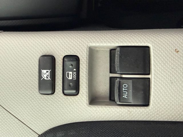 TOYOTA Yaris usata 18