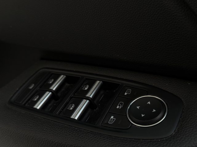 RENAULT Clio usata, con Specchietti laterali elettrici