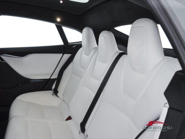 TESLA Model S usata 9