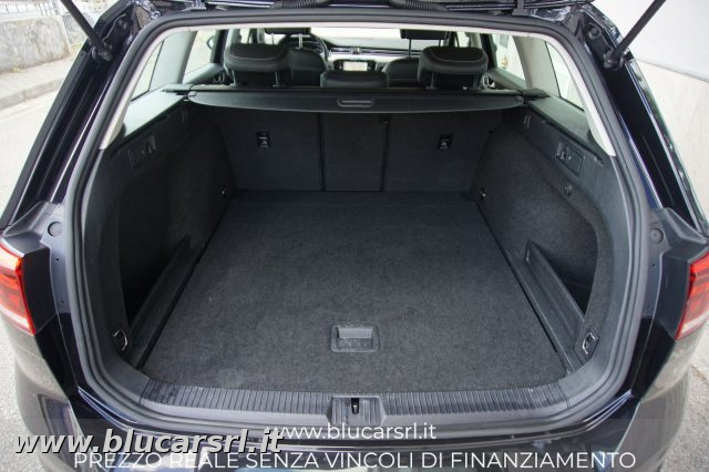 VOLKSWAGEN Passat usata 12