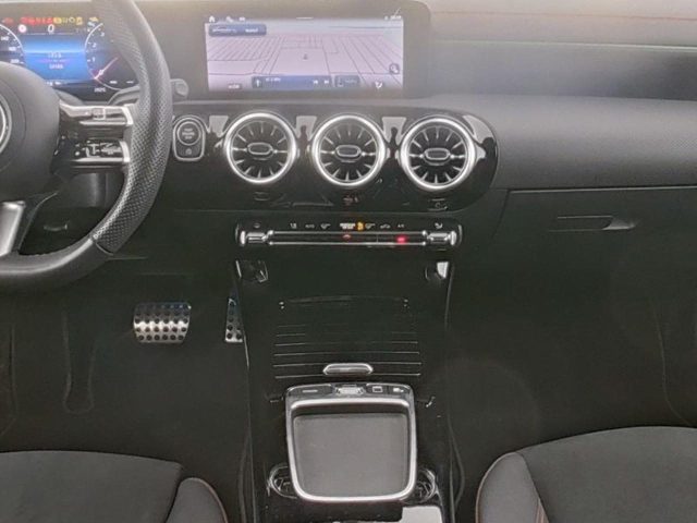 MERCEDES-BENZ CLA 200 usata, con Alzacristalli elettrici