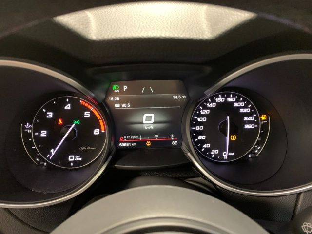 ALFA ROMEO Stelvio usata, con Specchietti laterali elettrici