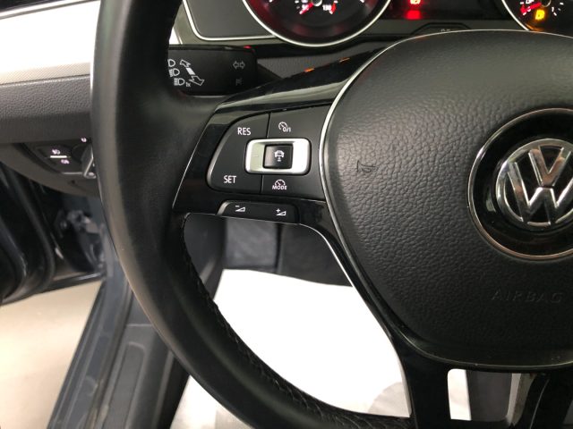 VOLKSWAGEN Passat Variant usata, con Volante in pelle