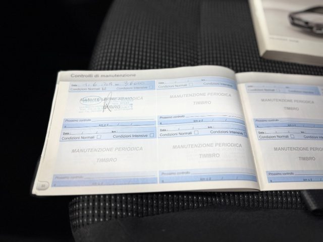 PEUGEOT 5008 usata, con Sensore di luce