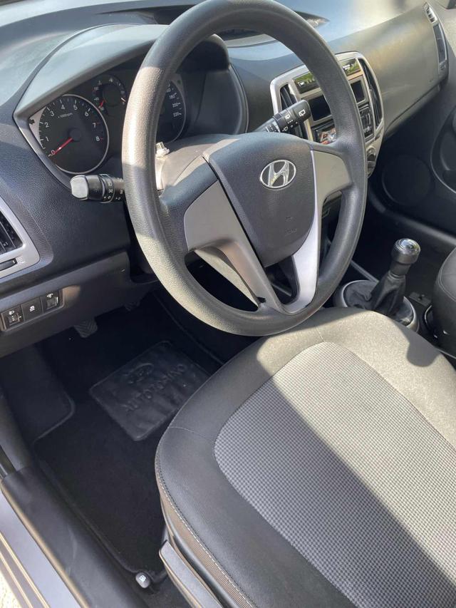 HYUNDAI i20 usata 15