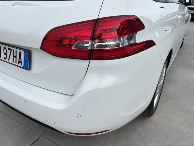 PEUGEOT 308 usata, con Sensori di parcheggio posteriori