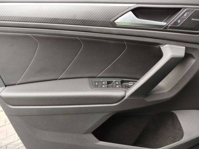 VOLKSWAGEN Tiguan usata, con Autoradio