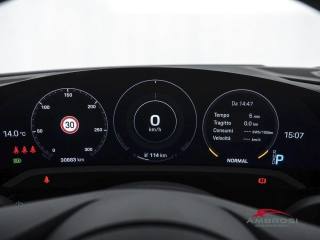 PORSCHE Taycan usata 12