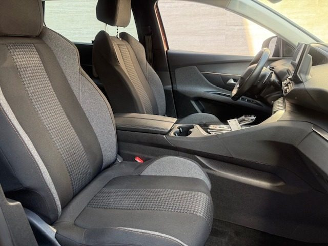 PEUGEOT 5008 usata, con Sistema di navigazione