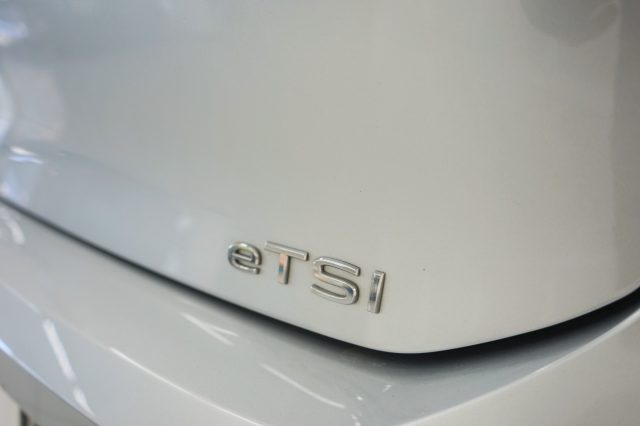 VOLKSWAGEN Golf usata, con Luci diurne
