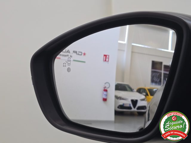 PEUGEOT 2008 usata, con Volante multifunzione