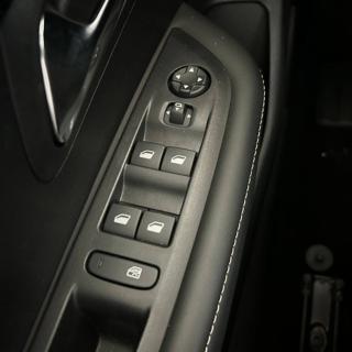 PEUGEOT 208 usata, con Controllo elettronico della corsia