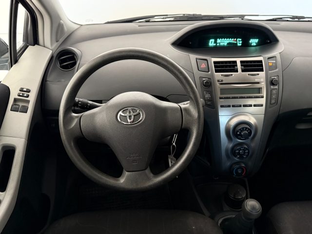 TOYOTA Yaris usata 13