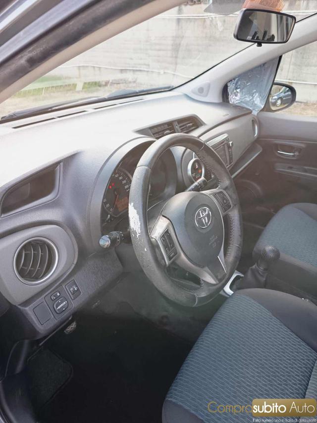 TOYOTA Yaris usata 15