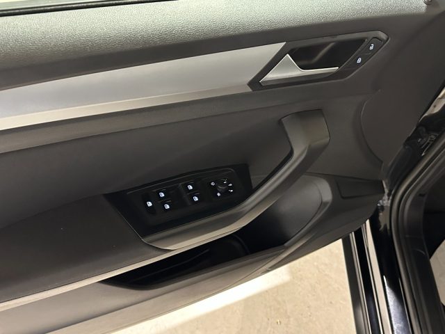 VOLKSWAGEN T-Roc usata, con Cerchi in lega