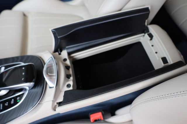 MERCEDES-BENZ E 220 usata, con Sedile passeggero ribaltabile