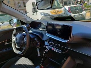 PEUGEOT 208 usata, con Volante in pelle