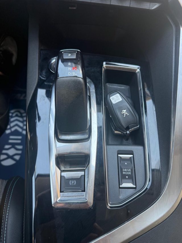 PEUGEOT 3008 usata, con Autoradio digitale