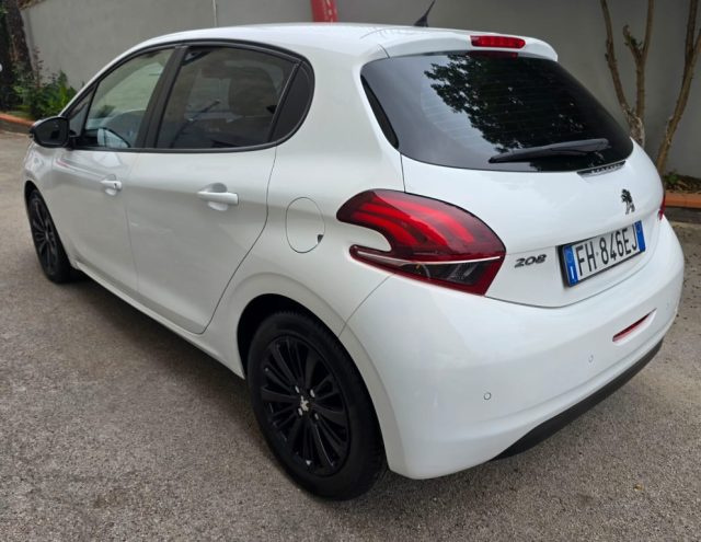 PEUGEOT 208 usata, con Autoradio