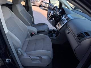 VOLKSWAGEN Touran usata, con Sensori di parcheggio posteriori
