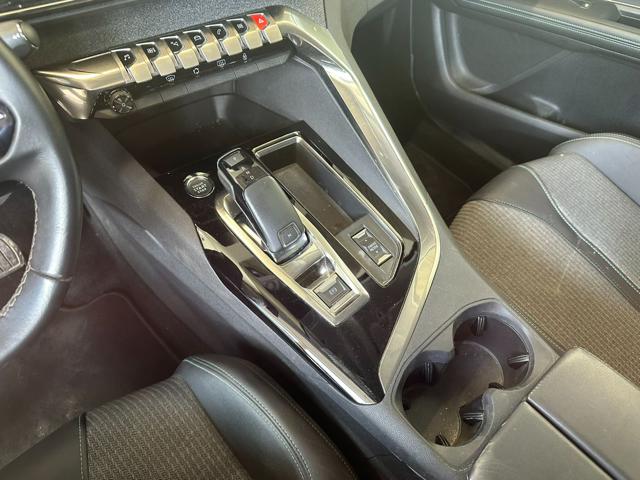 PEUGEOT 5008 usata, con USB