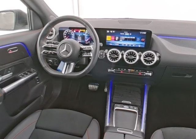 MERCEDES-BENZ GLA 180 usata, con Autoradio