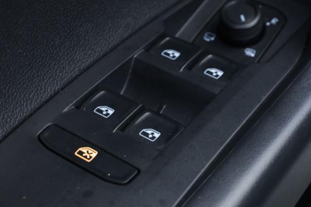 VOLKSWAGEN Taigo usata, con Hill holder