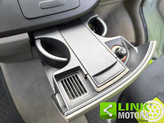 VOLKSWAGEN T5 usata, con USB