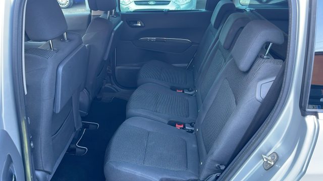 PEUGEOT 5008 usata, con Sensori di parcheggio posteriori