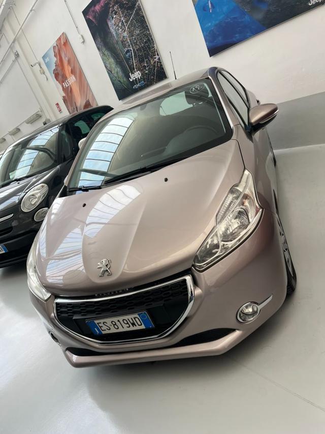 PEUGEOT 208 usata, con Autoradio