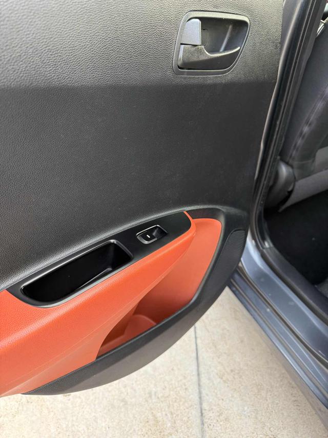 HYUNDAI i10 usata, con Specchietti laterali elettrici