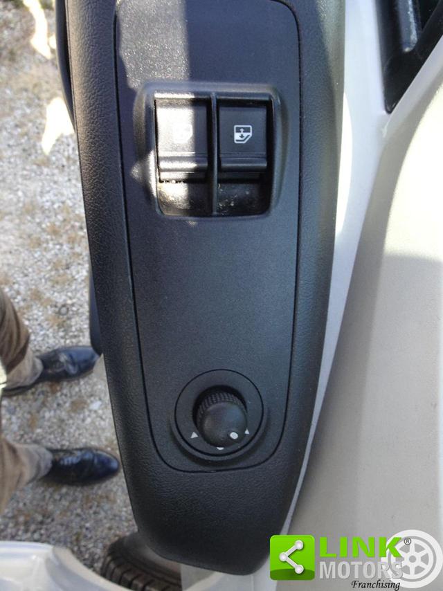 PEUGEOT Boxer usata, con Autoradio digitale