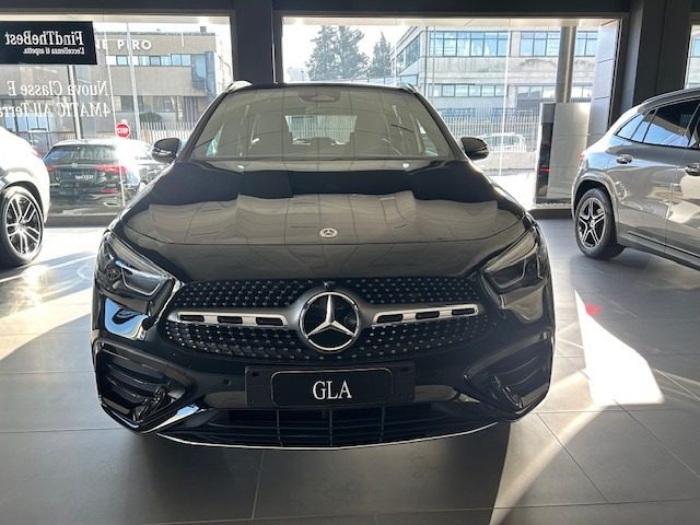 MERCEDES-BENZ GLA 200 usata, con Airbag