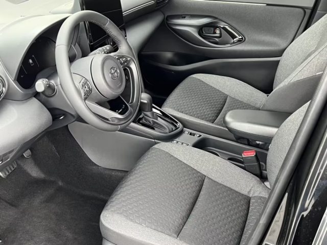 TOYOTA Yaris usata, con Cerchi in lega