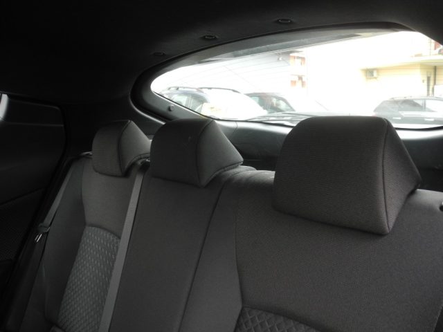 TOYOTA C-HR usata 60