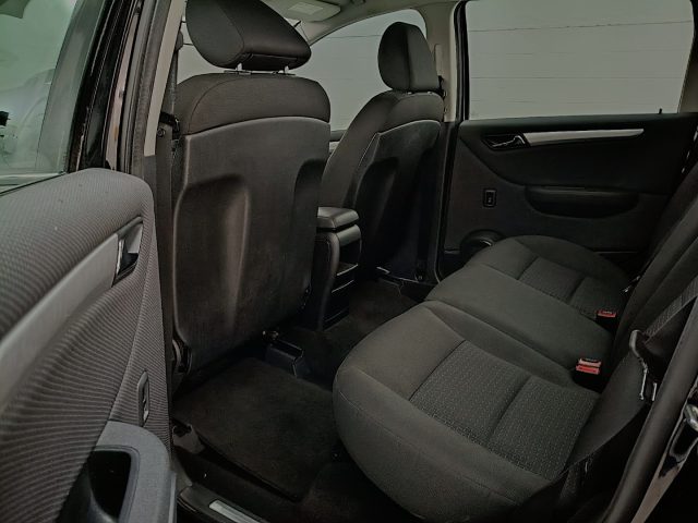 MERCEDES-BENZ B 180 usata, con Autoradio digitale