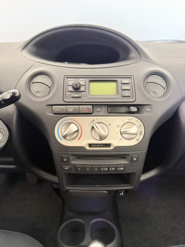 TOYOTA Yaris usata 5