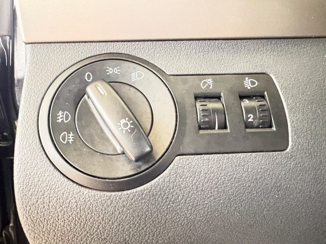 VOLKSWAGEN Touran usata, con Bluetooth