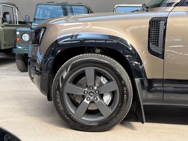 LAND ROVER Defender usata, con Luci diurne LED