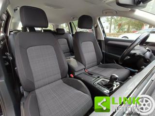 VOLKSWAGEN Passat Variant usata, con Luci diurne LED